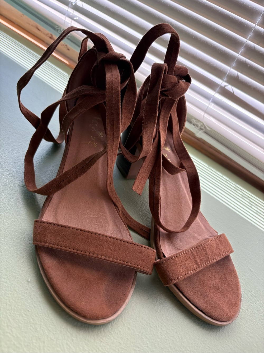 Women’s Brown Suede Lace-Up Block Heel Sandals Size 7/8